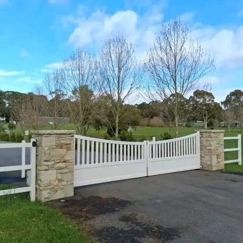 Sandstone entrance piers with white gates at Acacia Ridge Winery (2 of 3)